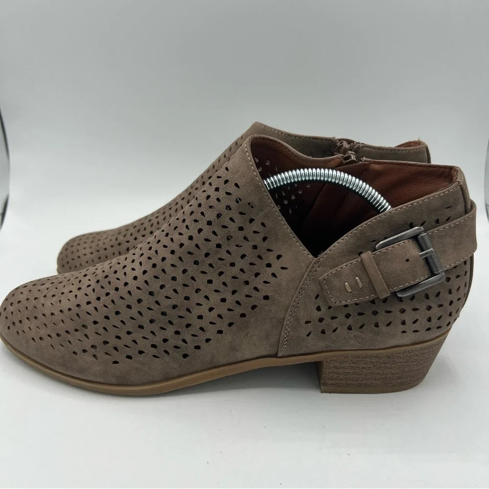 Indigo Rd Vegan Leather Perforated Ankle Boots Chai Women’s Size 9 M Tan Taupe